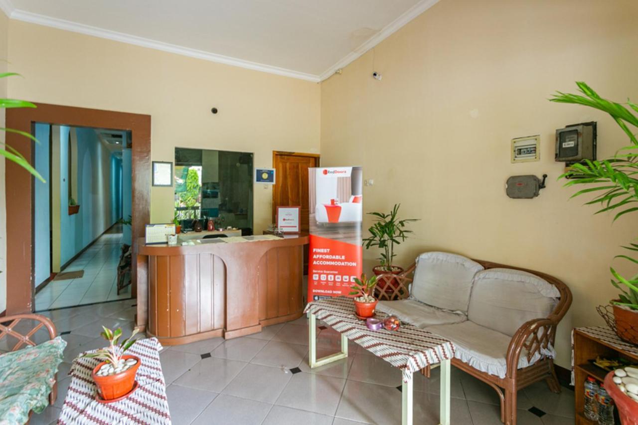 Reddoorz Syariah @ Sakinah Guesthouse Sragen Exterior foto