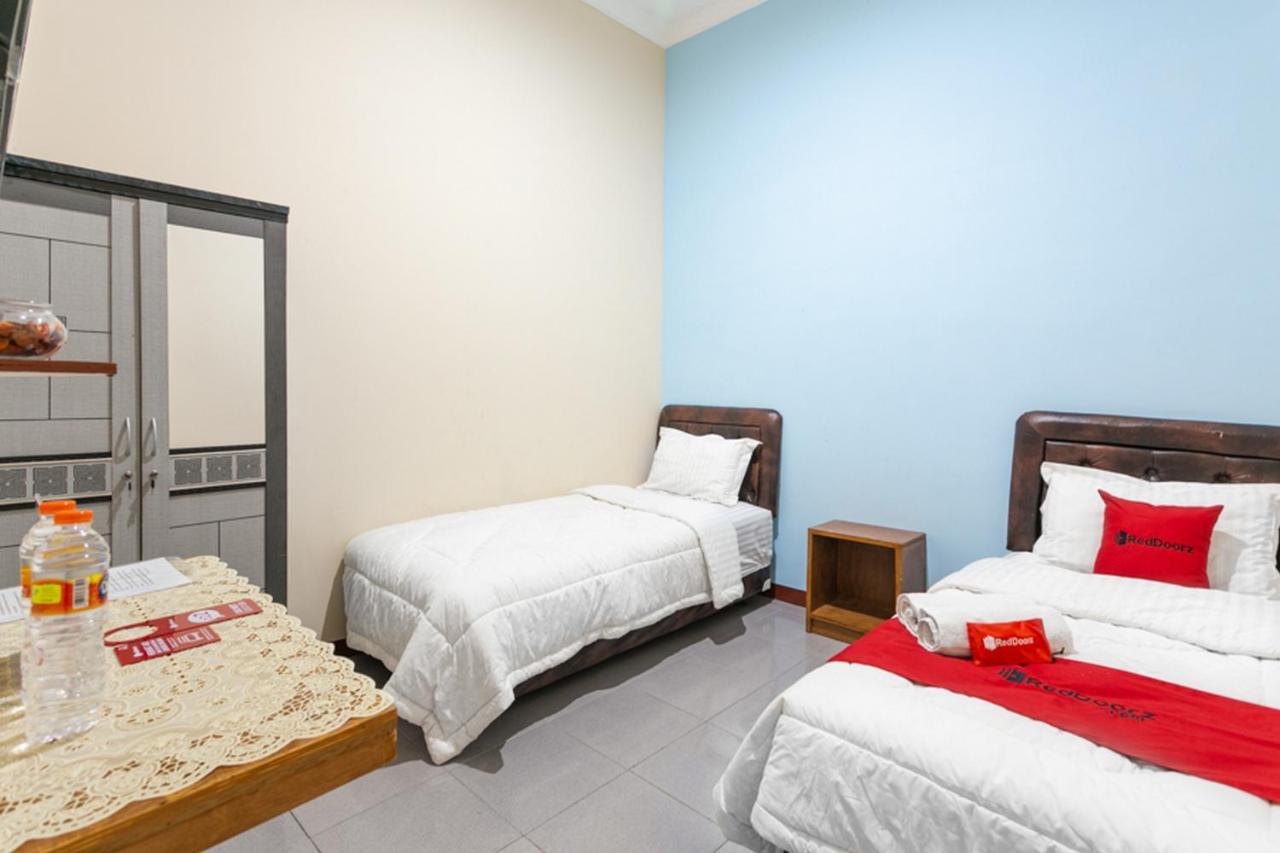 Reddoorz Syariah @ Sakinah Guesthouse Sragen Exterior foto