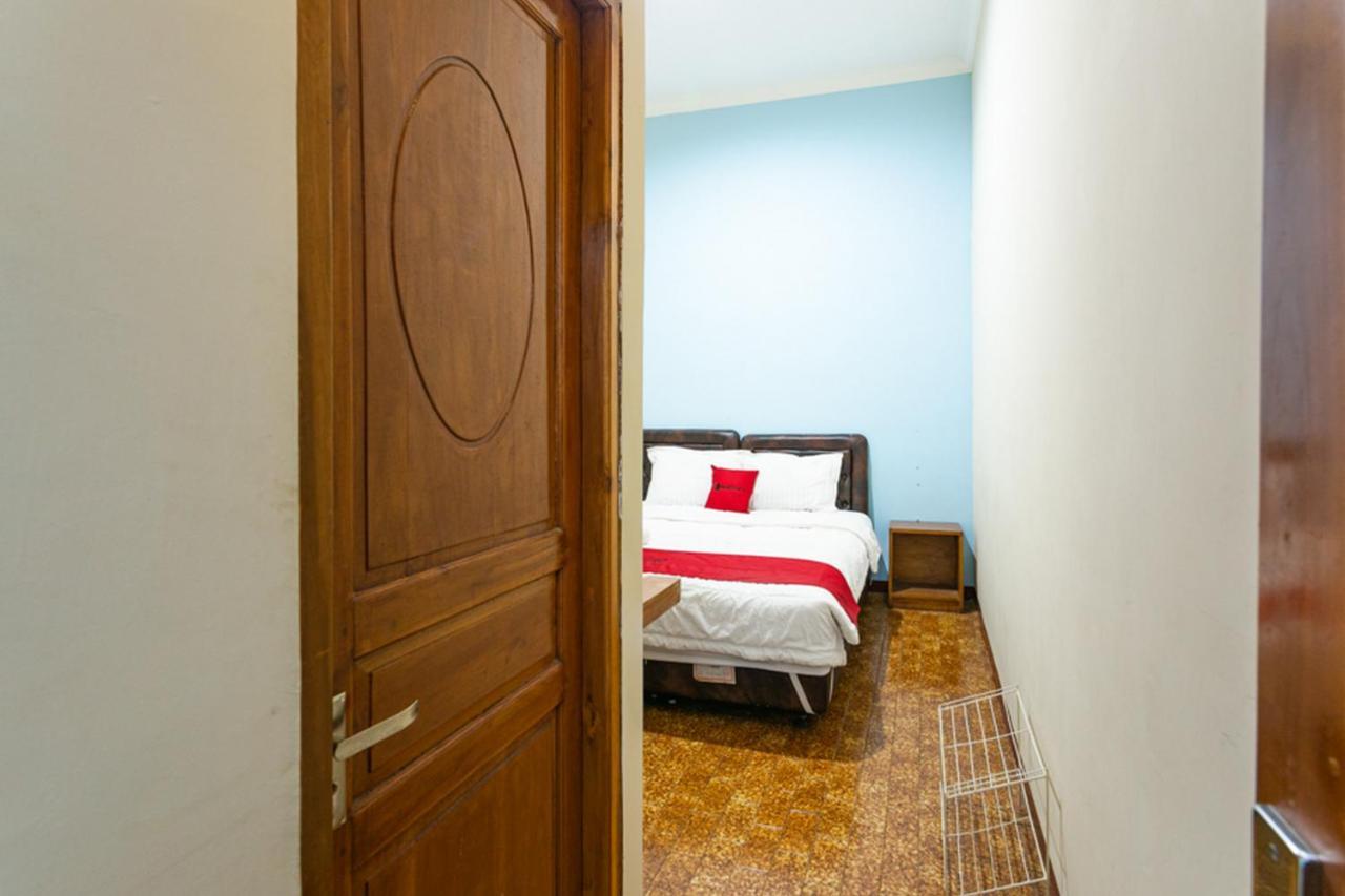 Reddoorz Syariah @ Sakinah Guesthouse Sragen Exterior foto