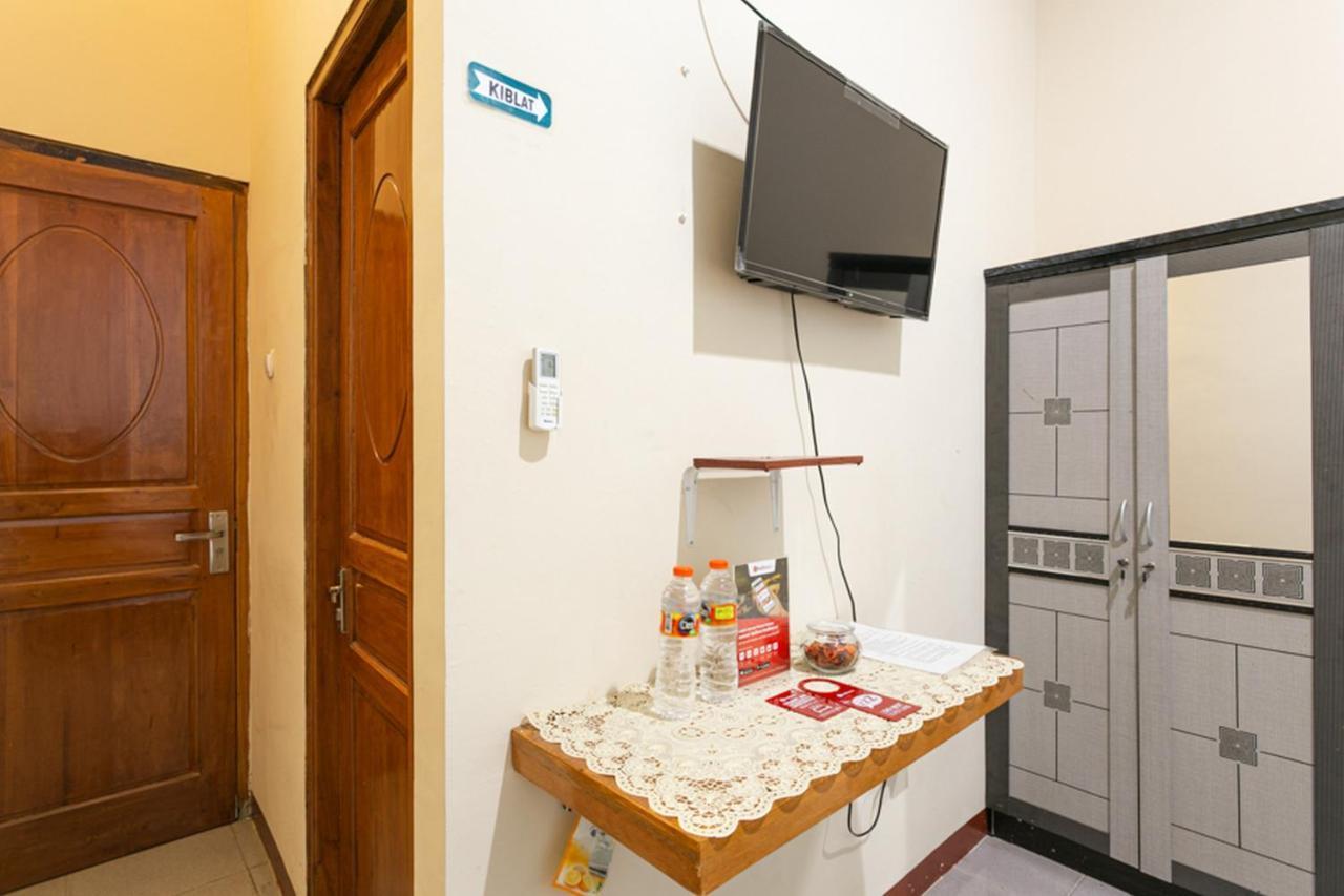 Reddoorz Syariah @ Sakinah Guesthouse Sragen Exterior foto